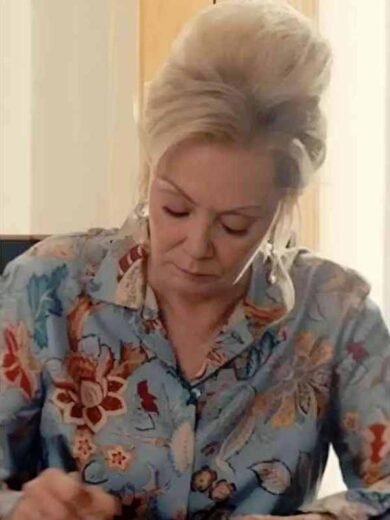Hacks S5 Jean Smart Blue Floral Tunic Top