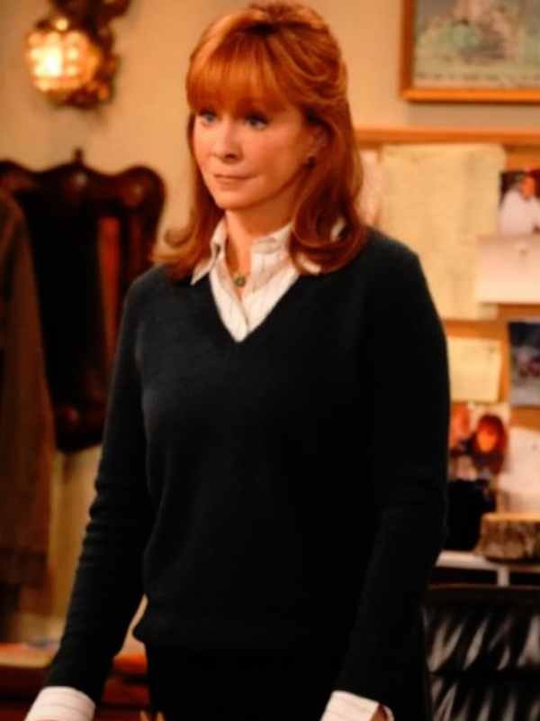 Happy’s Place S2 Reba McEntire Black Sweater