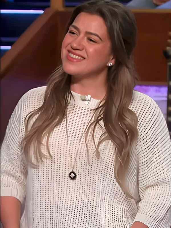 Kelly Clarkson Beige Sweater