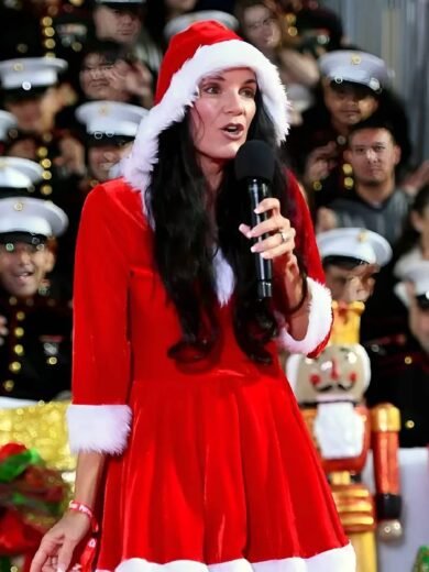 Melinda Lindner 93rd Annual Hollywood Christmas Parade Costume